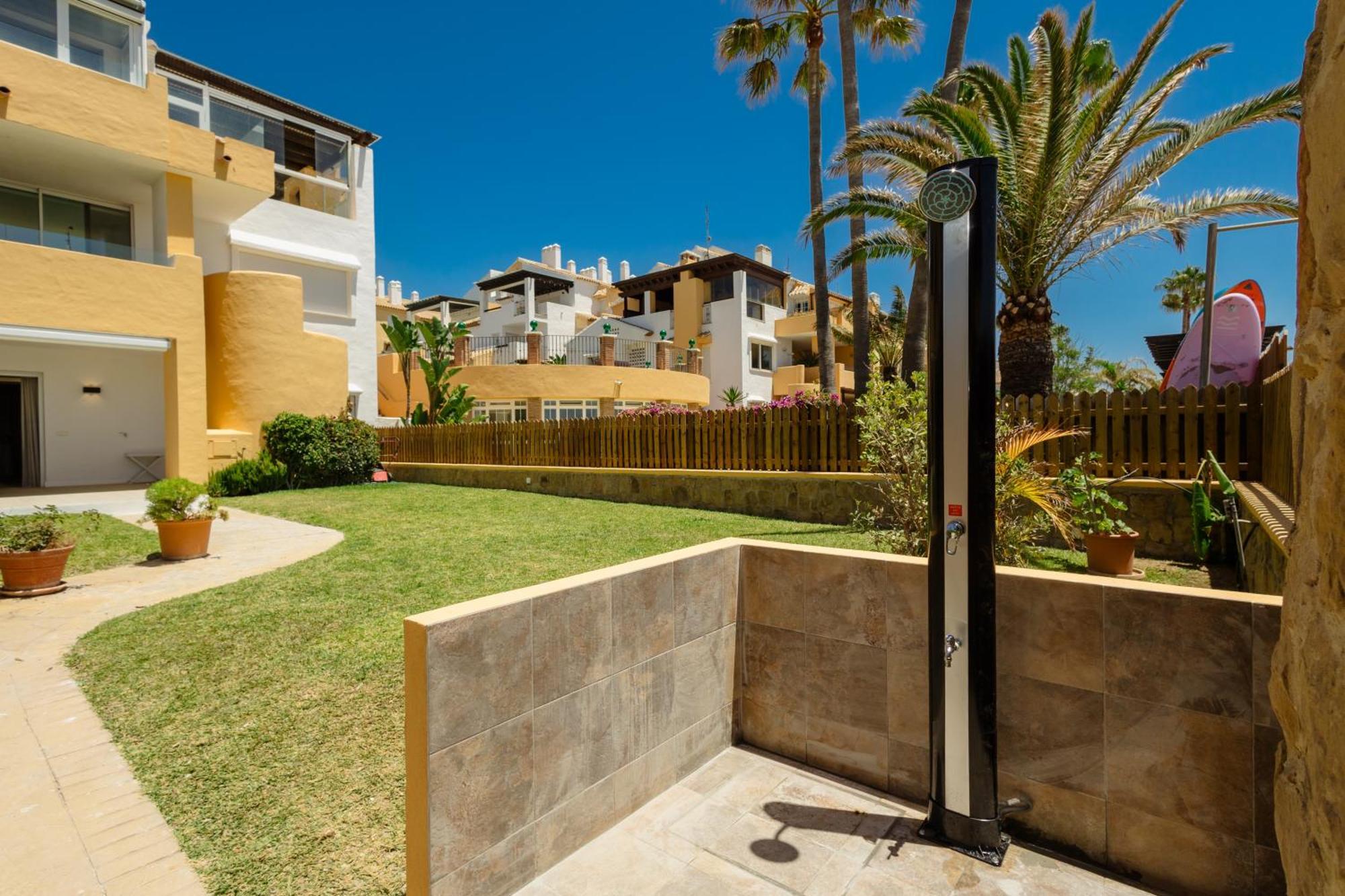 Renovated Apartment With Garden And Direct Beach Access, Marbella East Eksteriør billede